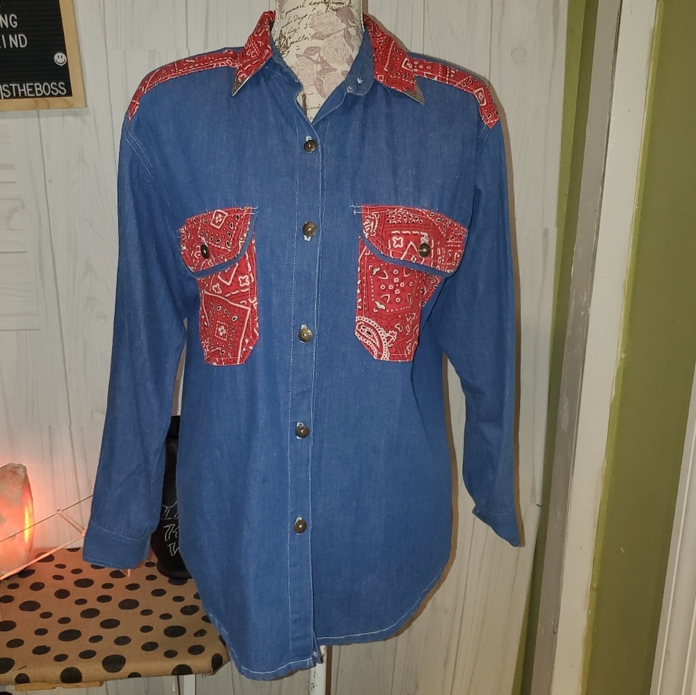 VINTAGE IDEAS RODEO SHIRT RED BANDANA ATOP DENIM S